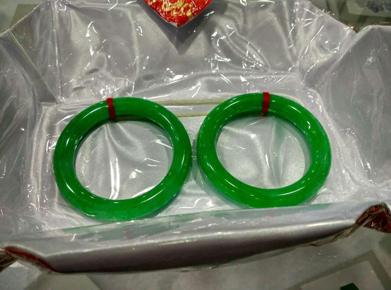 价值几千万的翡翠手镯,为什么用塑料纸包装？-行业新闻-珠宝培训珠宝鉴定师钻石分级师珠宝设计师翡翠鉴定